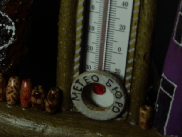 декоративный комнатный термометр из дерева