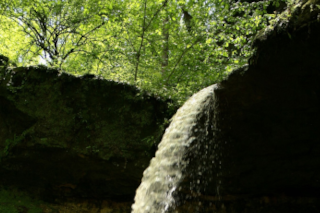 Водопад в каньоне реки Лакруш  между станицами Новосвободная и Баракаевская